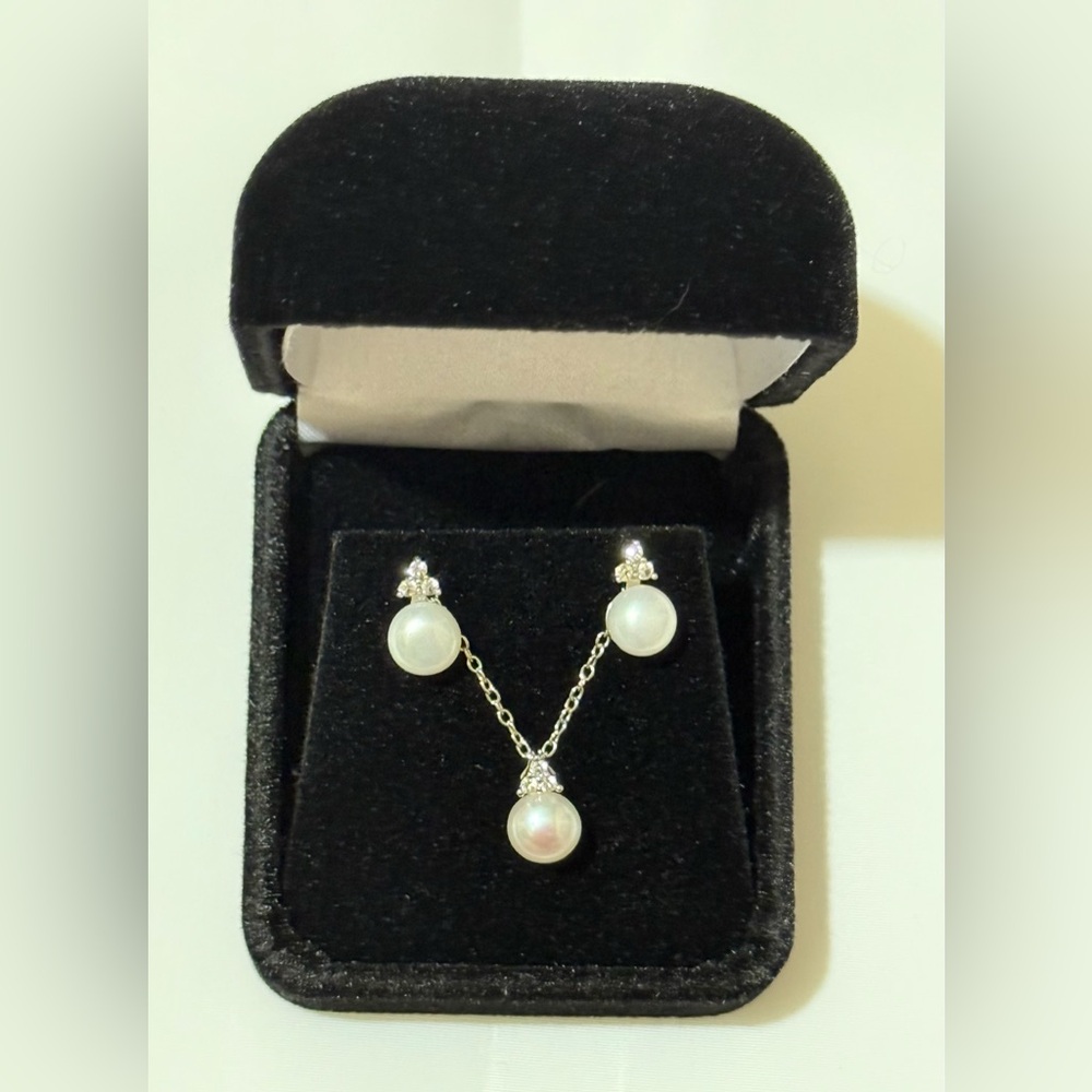 Pearl Necklace and Earrings Set - White Pearls